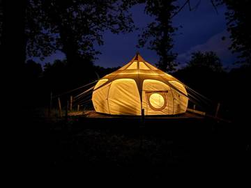 Cottage pour 2 personnes, avec vue ainsi que jardin et piscine à Solignac (homonymie)