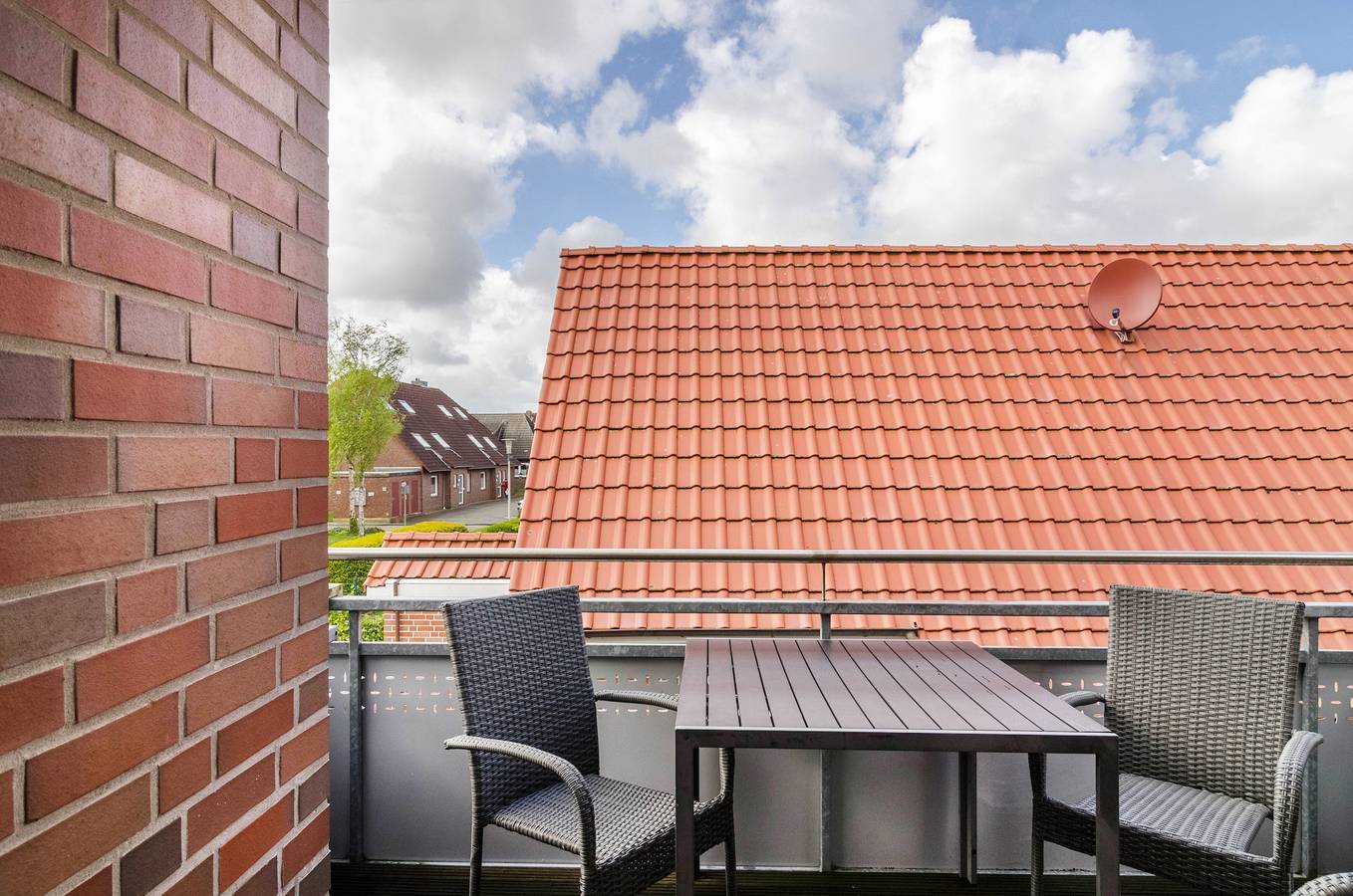 Entire apartment, Neue Sande Apartment with Private Garden, Balcony and Wi-Fi in Beach Norddeich, Norddeich