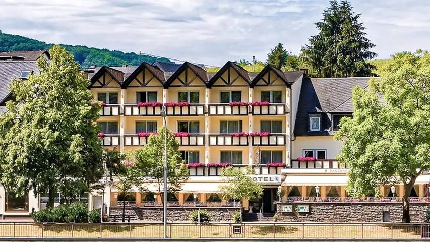 Ferienwohnung für 2 Personen, mit Pool und Sauna sowie Terrasse in Ellenz-Poltersdorf