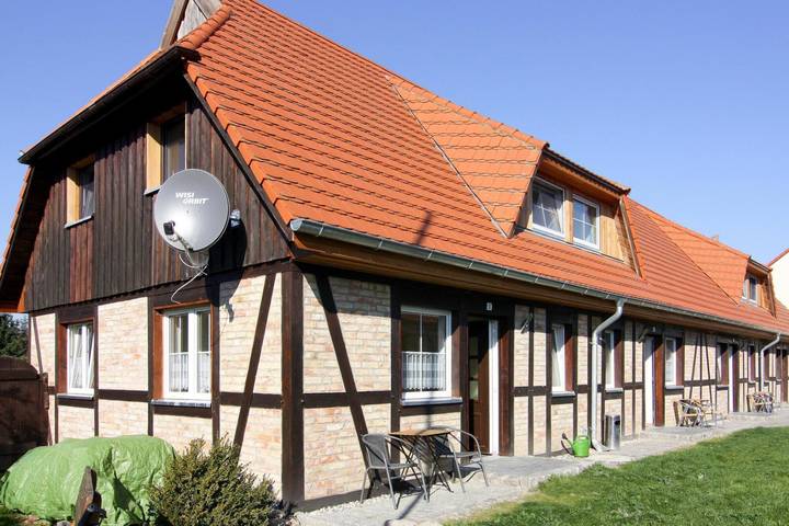 Ferienwohnung für 8 Personen, mit Terrasse und Garten in Lütow - 2