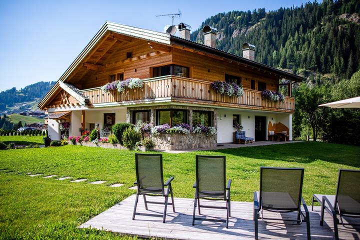 Ferienwohnung für 8 Personen, mit Balkon und Garten