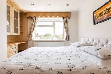 Holiday Rental for 6 People in Kingston upon Thames, London, Photo 4