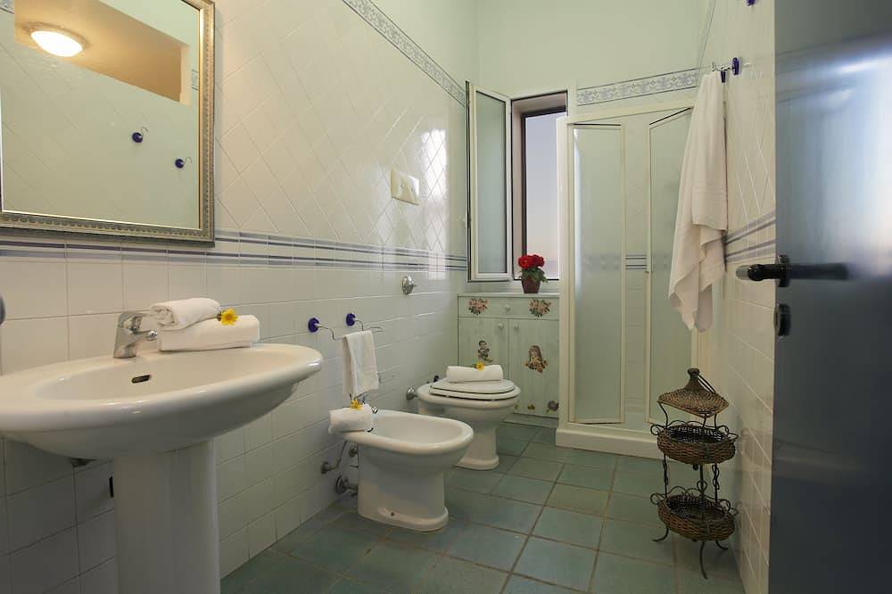 Appartement entier, Appartement lumineux avec vue sur la plage et accès direct à la mer in Marina di Ragusa, Province de Ragusa