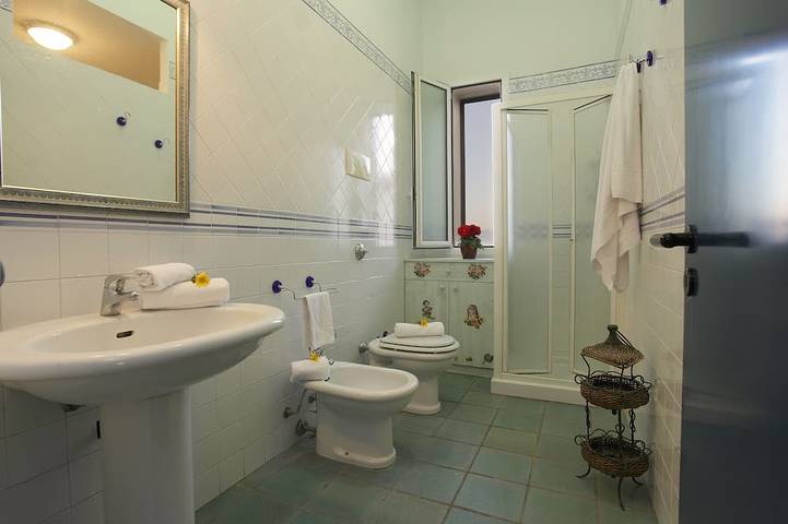 Ganze Wohnung, Helle Wohnung mit Blick auf den Strand und direktem Zugang zum Meer in Marina di Ragusa, Ragusa