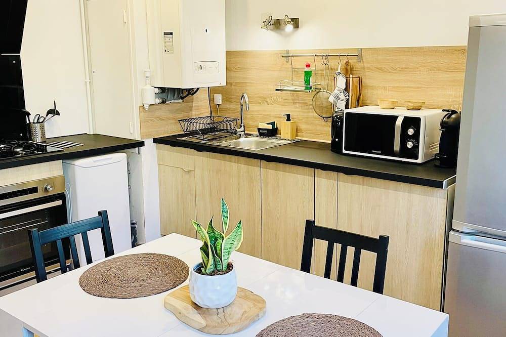 Entire apartment, Large studio Ô Joie downtown in Auxerre, Auxerre region