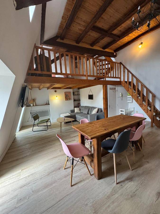 Appartement entier, Apartment in Marvejols, Région de Mende