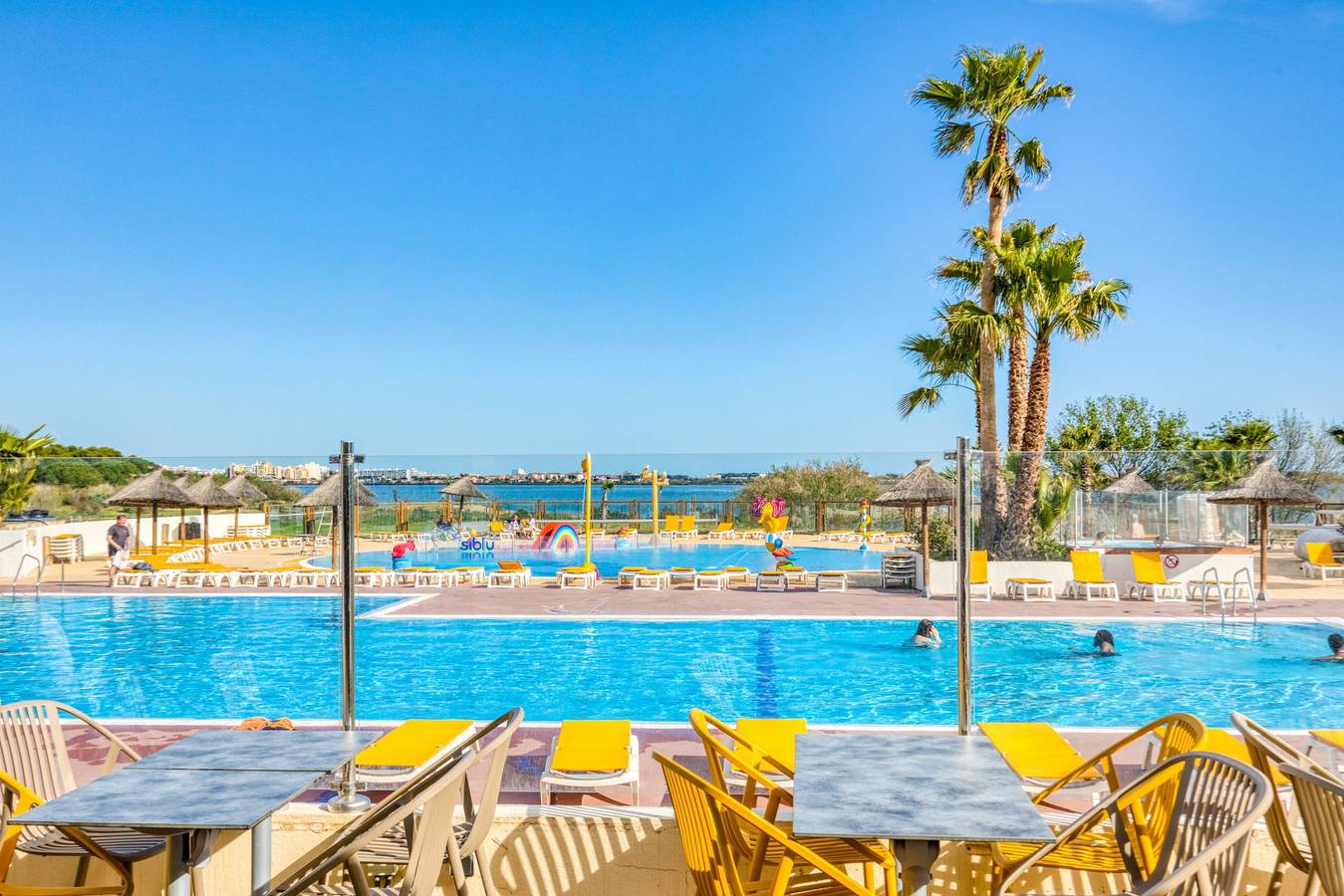 Mobile Home 'Le 370' with Shared Pool, Private Terrace and Private Garden Lattes in Lattes, Mediterranean Coast (France)