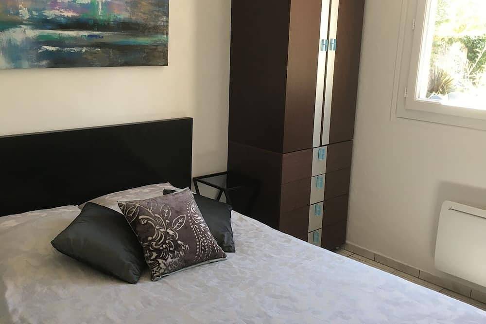 Villa privée 90m², 2 chambres (6 pers), piscine privée et jardin, très calme in Roquefort-les-Pins, Région de Cannes