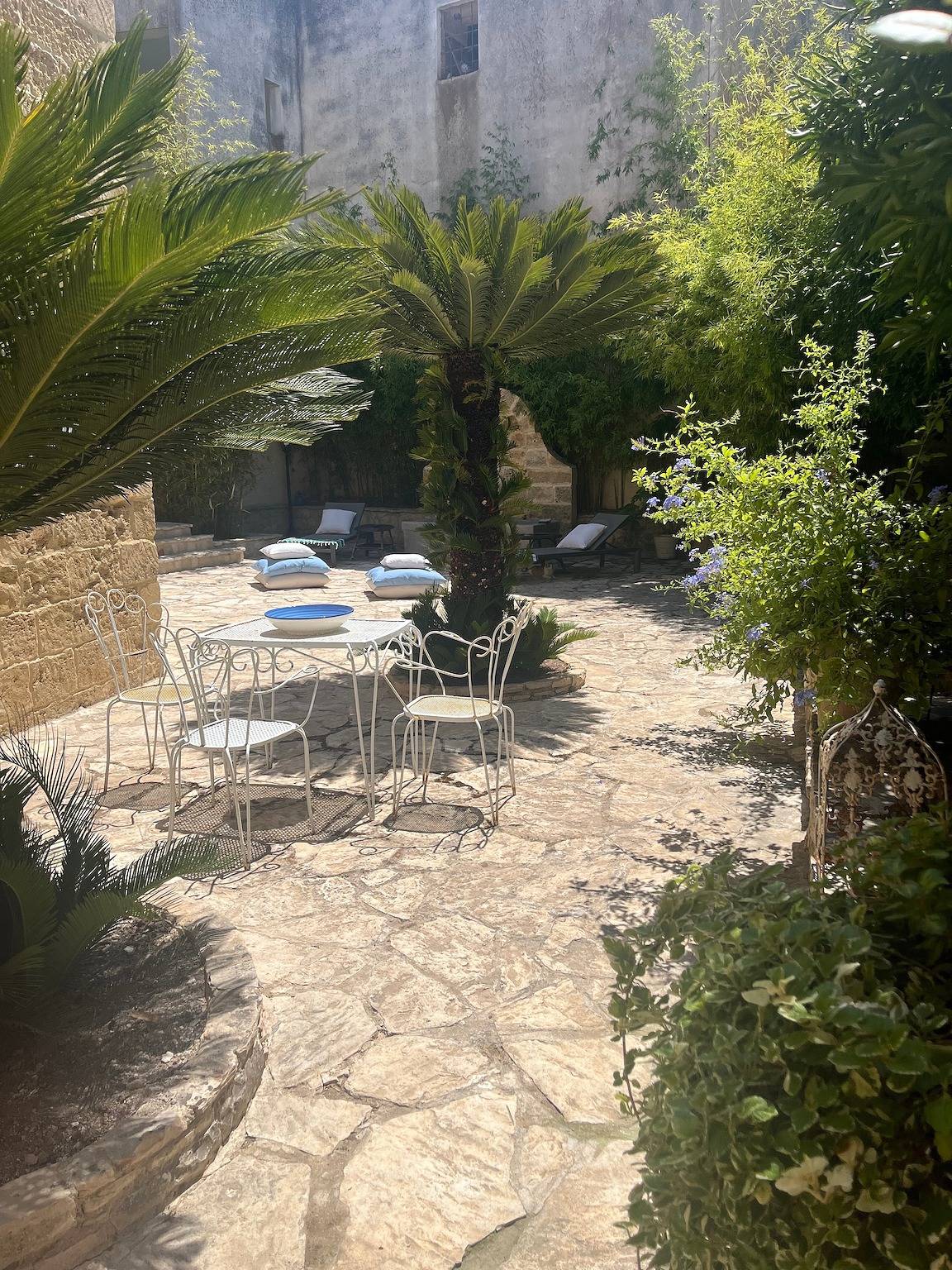 Suite Basium in Palazzo Liberty del 1918 con Giardino, Vasca Esterna e Wi-Fi in Corsano, Provincia di Lecce