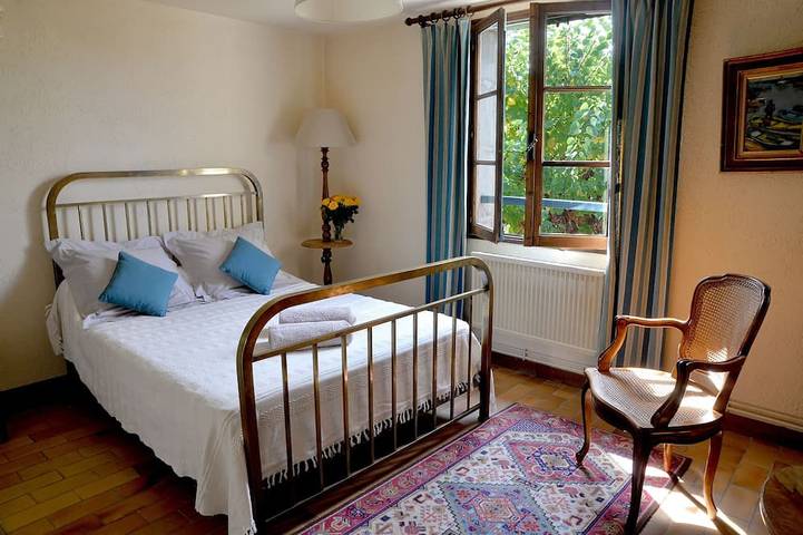 Location de vacances pour 8 personnes, avec terrasse et jardin à Saint-Michel-l'Observatoire - 2