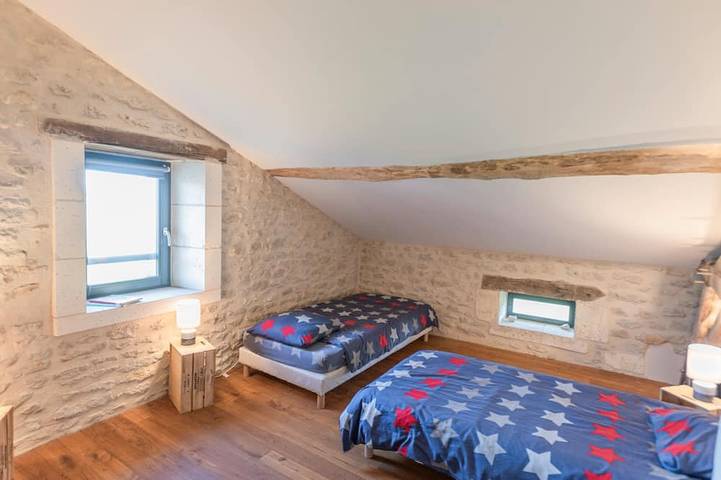 Location de vacances pour 10 personnes, avec terrasse à Champagne-et-Fontaine - 3