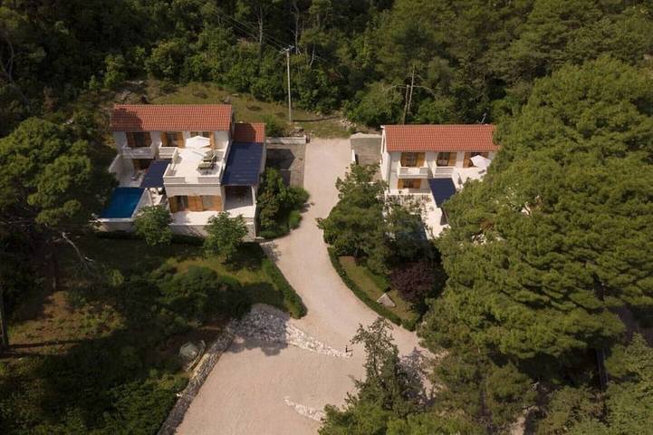 Ferienhaus für 30 Personen, mit Balkon und Garten sowie Sauna auf Solta