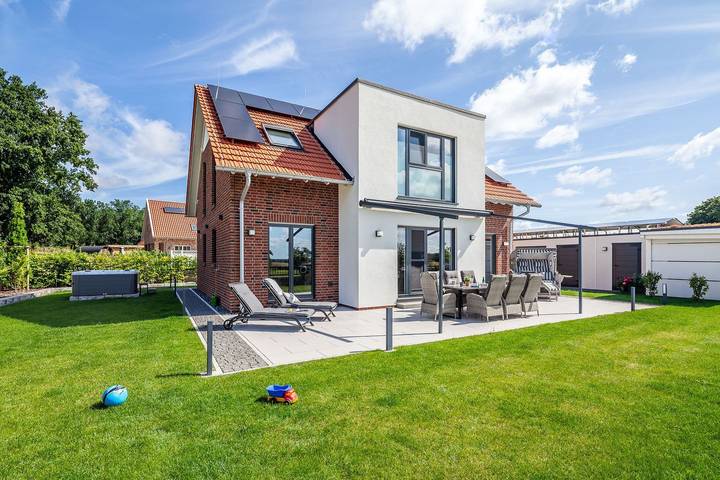 Ferienhaus für 8 Personen, mit Whirlpool und Sauna sowie Garten