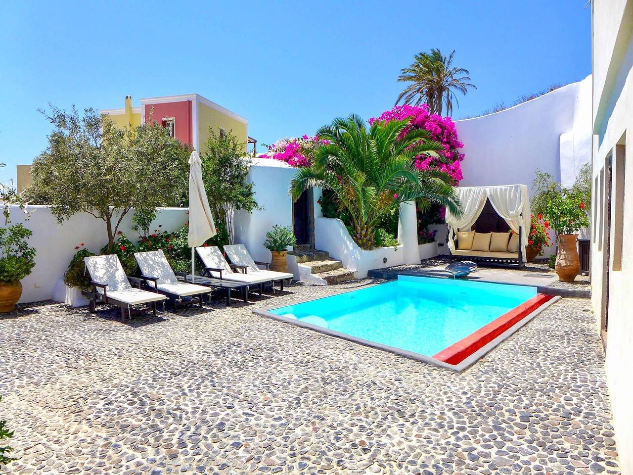Unique villa, stone's throw cosy village Megalochori, tranquillity and space. in Megalochori, Santorin