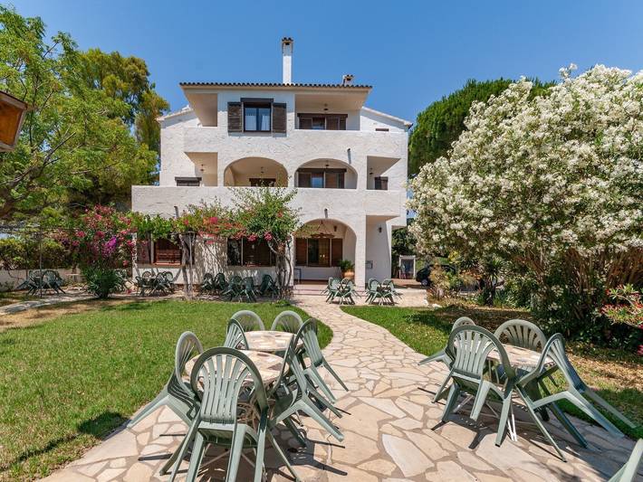 Ferienwohnung für 4 Personen, mit Balkon und Garten in Montroig Bahia