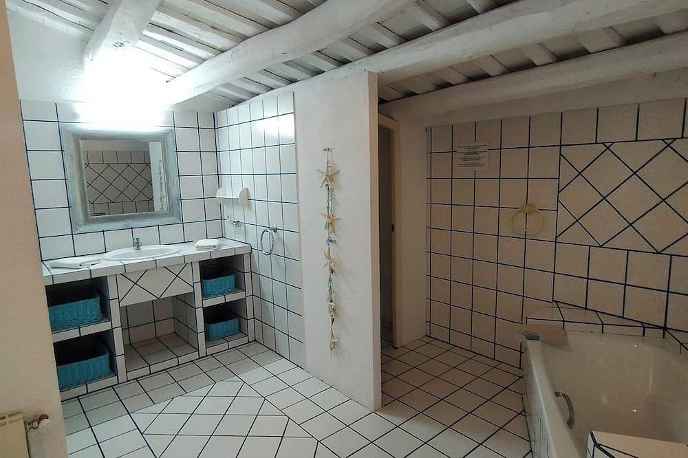 Can Torrelles, Masía Rural en Riudarenes Ideal Para Grupos y ¡petfriendly! in Riudarenes, Girona Province