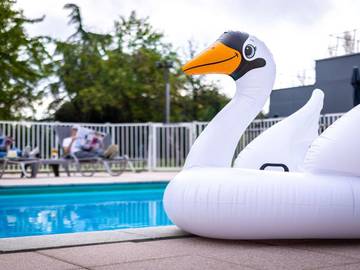 Hôtel pour 4 personnes, avec piscine ainsi que bassin pour enfant et jardin à Sausheim