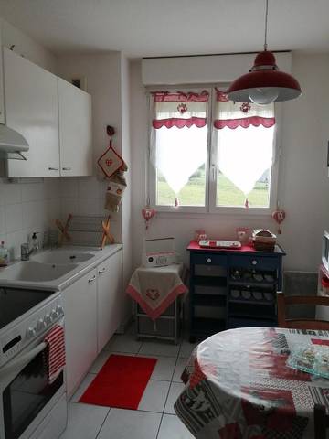 Gîte pour 4 personnes, avec terrasse ainsi que piscine et vue, animaux acceptés dans Lac du Causse