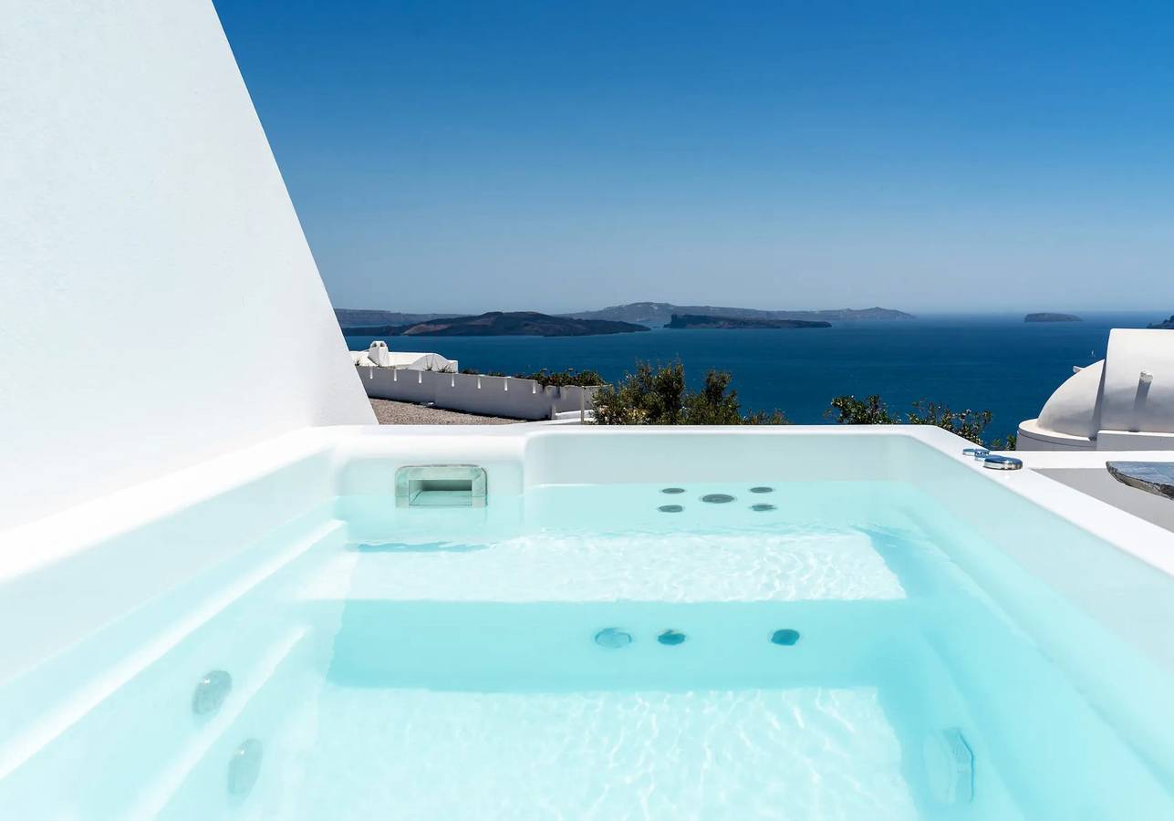 Amazing Santorini Villa | Blue Horizon Villa | 1 Bedroom | Outdoor Plunge Pool & Caldera View | Oia in Oia, Santorin