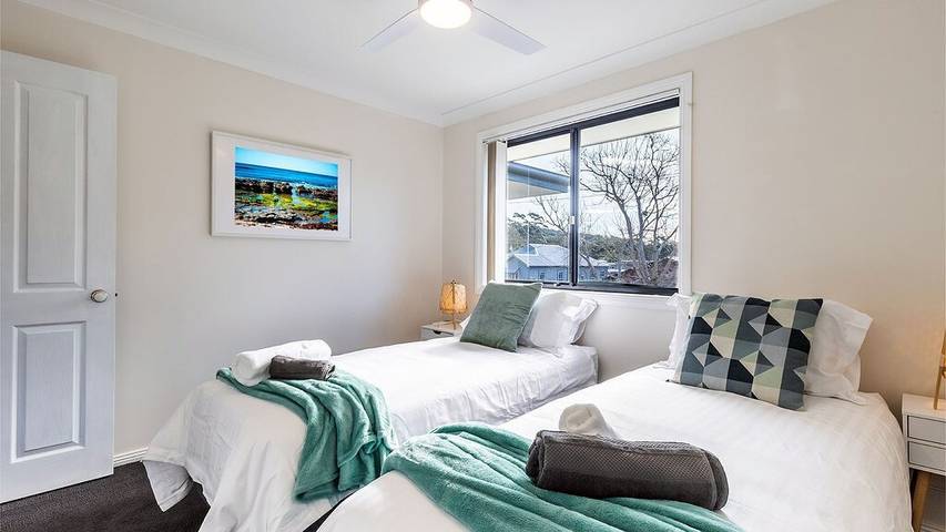 Holiday home for 8 people, with garden and balcony, with pets in Shoal Bay