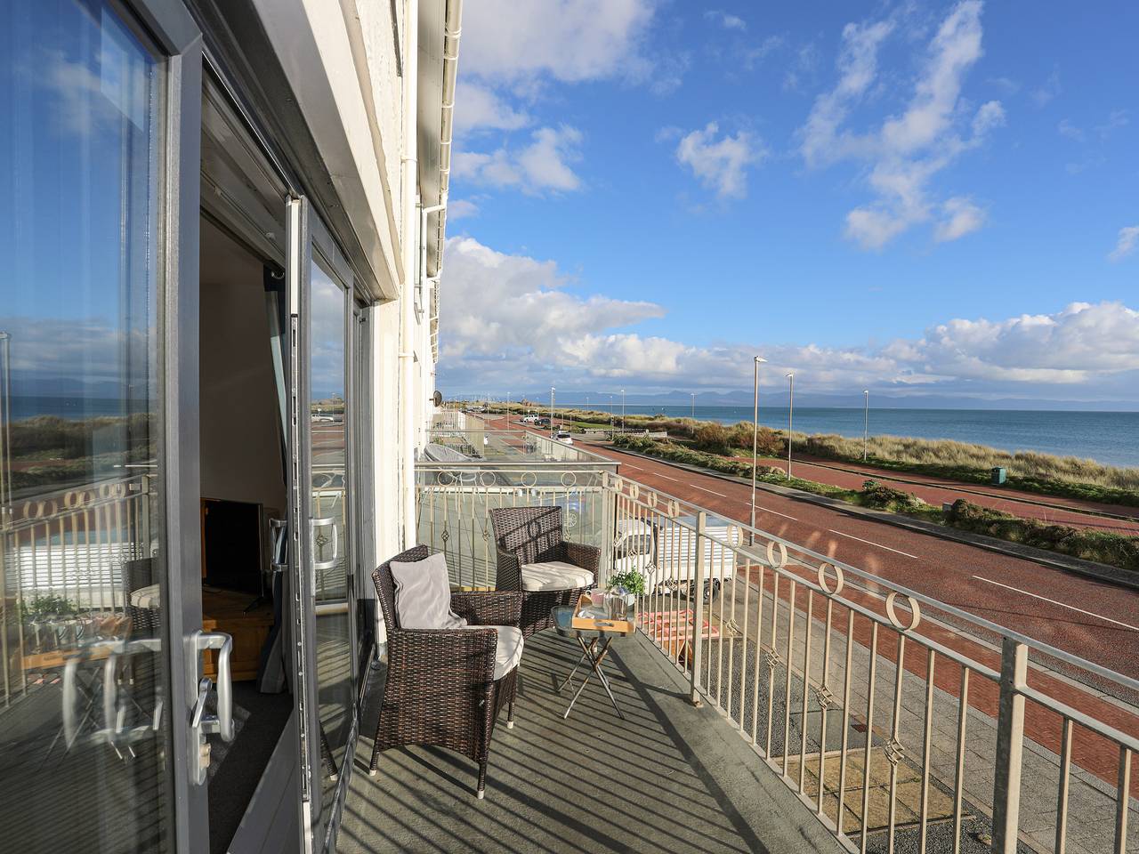 21 Min Y Mor in Pwllheli, Gwynedd