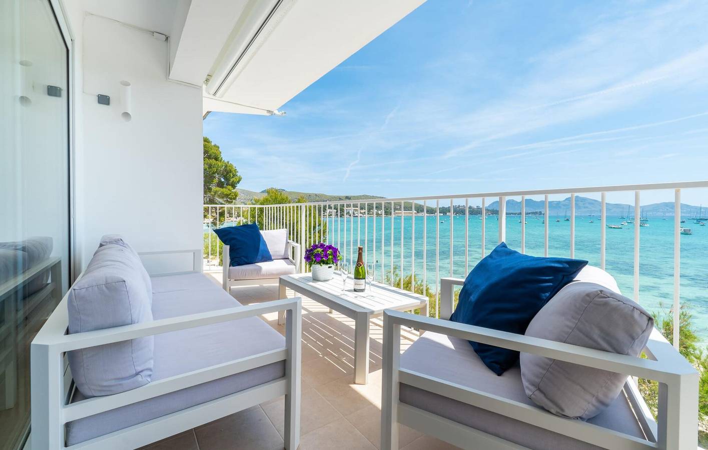 Entire holiday apartment, Sea View Apartment with AC, Dishwasher, WiFi - 2km to La Platjola Beach in Port de Pollença, Pollença