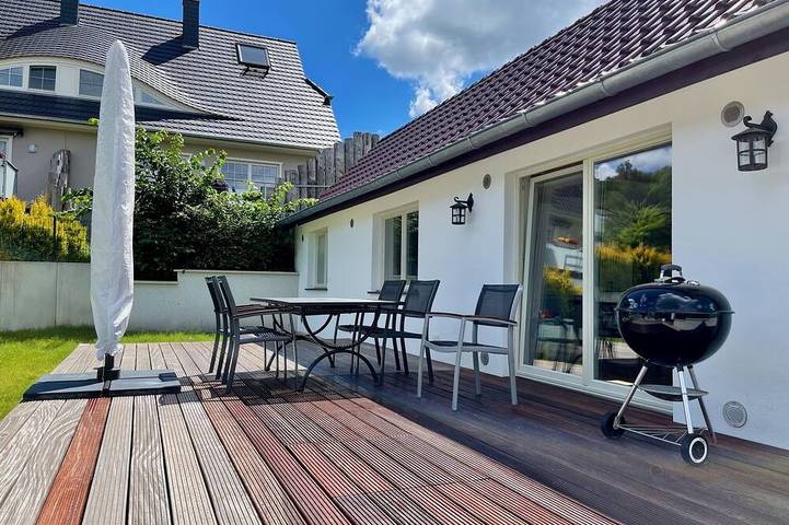 Ferienhaus für 7 Personen, mit Sauna und Terrasse sowie Garten in Binz