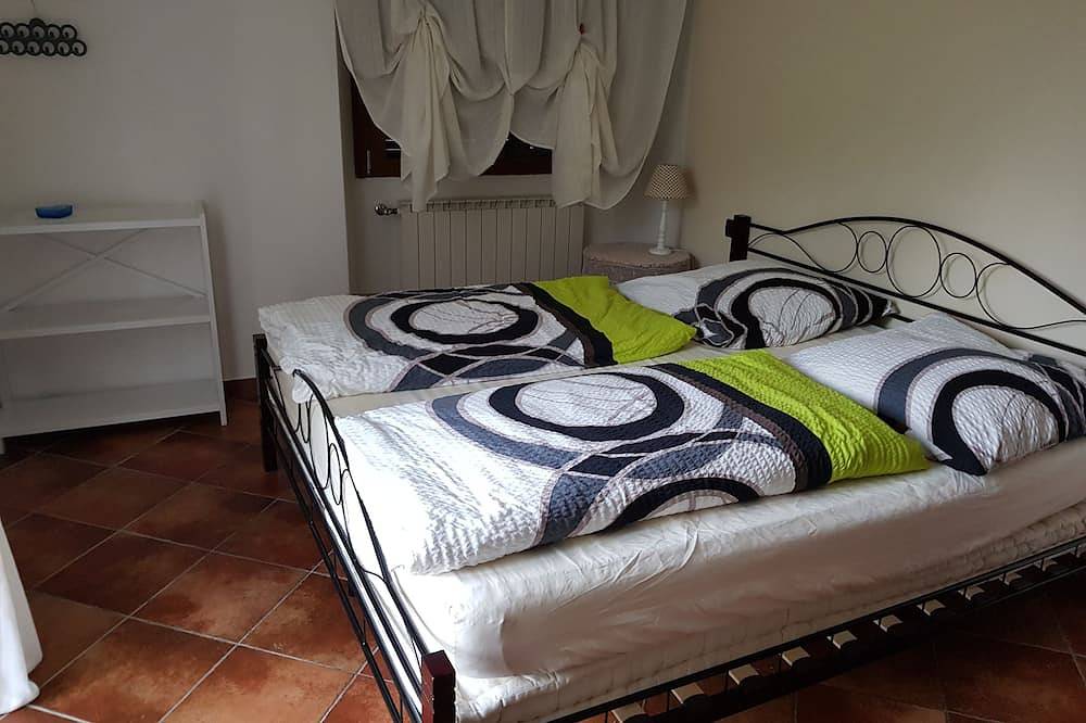 Geheel appartement, Comfortabel appartement met privétuin nabij het Ortameer en Milaan in Pella, Gemeente Pella