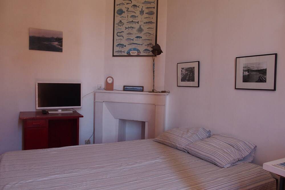 Ein Balkon über dem Meer. Ein Raum in der Stadt in Marseille, Marseille und Umgebung