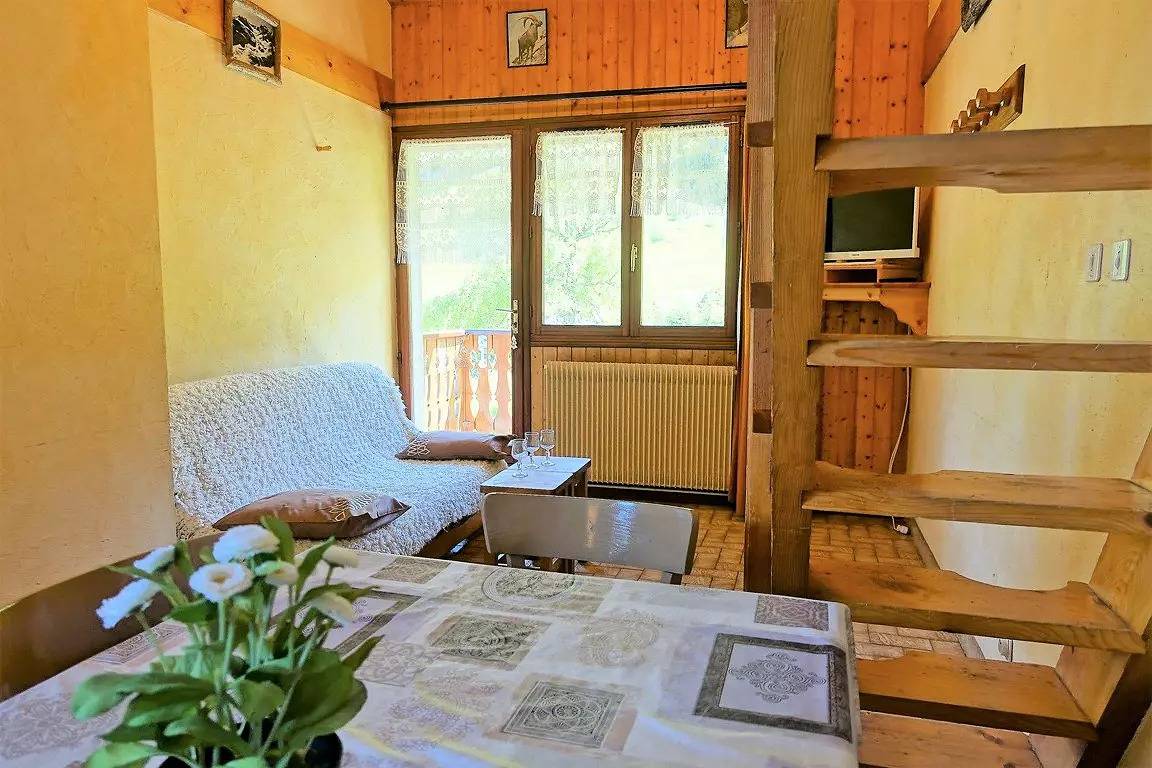 Entire apartment, Large apartment 7 to 8 people in a family residence - Pied des pistes in Arêches, Beaufort (Rhône-Alpes)