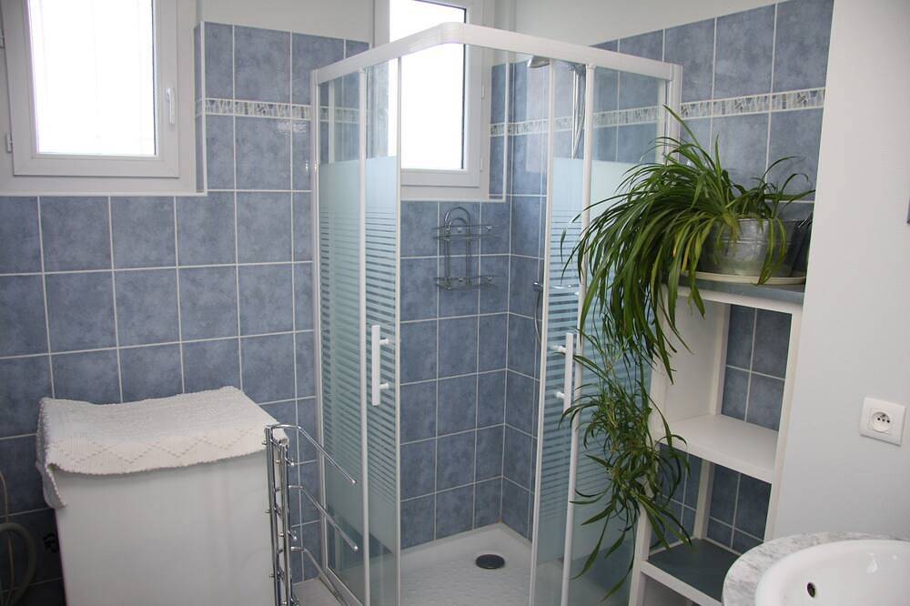 Furnished in a house with garden and private parking in Saint-Gervais-la-Forêt, Blois region