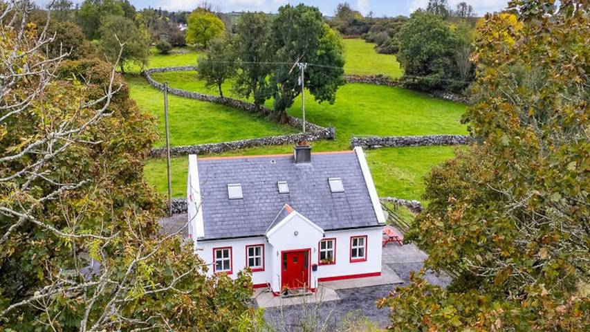 Holiday letting for 9 people, with garden in County Mayo