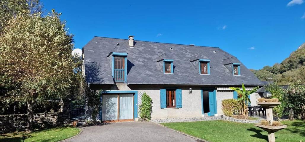 Location de vacances pour 14 personnes, avec jardin ainsi que piscine et jacuzzi dans Geu