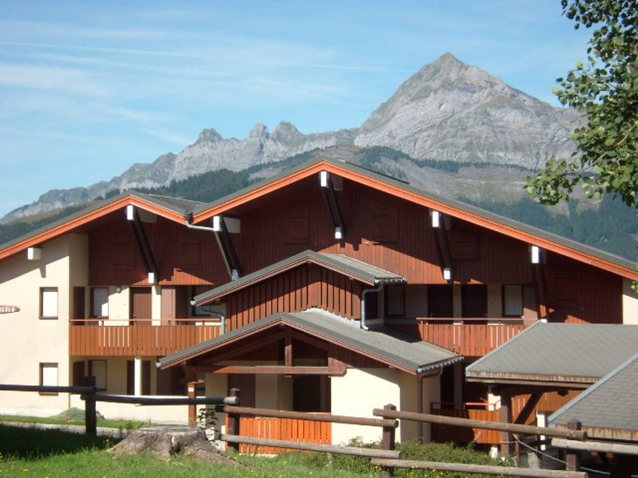 Studio entier, Studio cosy 4 pers, skis à 50m, parking, proche commerces in Cohennoz, Région d'Albertville