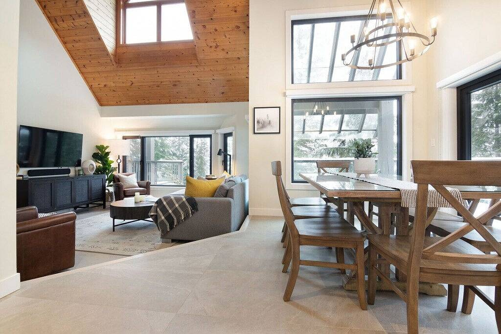 Villa for 11 Guests in Whistler, British Columbia