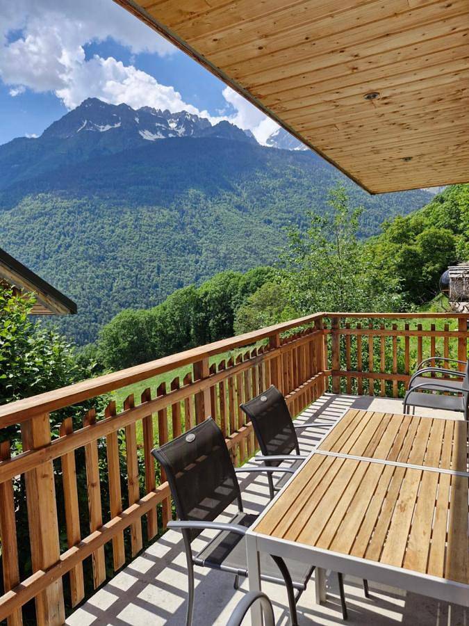 Chalet pour 8 personnes, avec Balcon et Jacuzzi ainsi que Terrasse et Jardin à Vaujany - 2