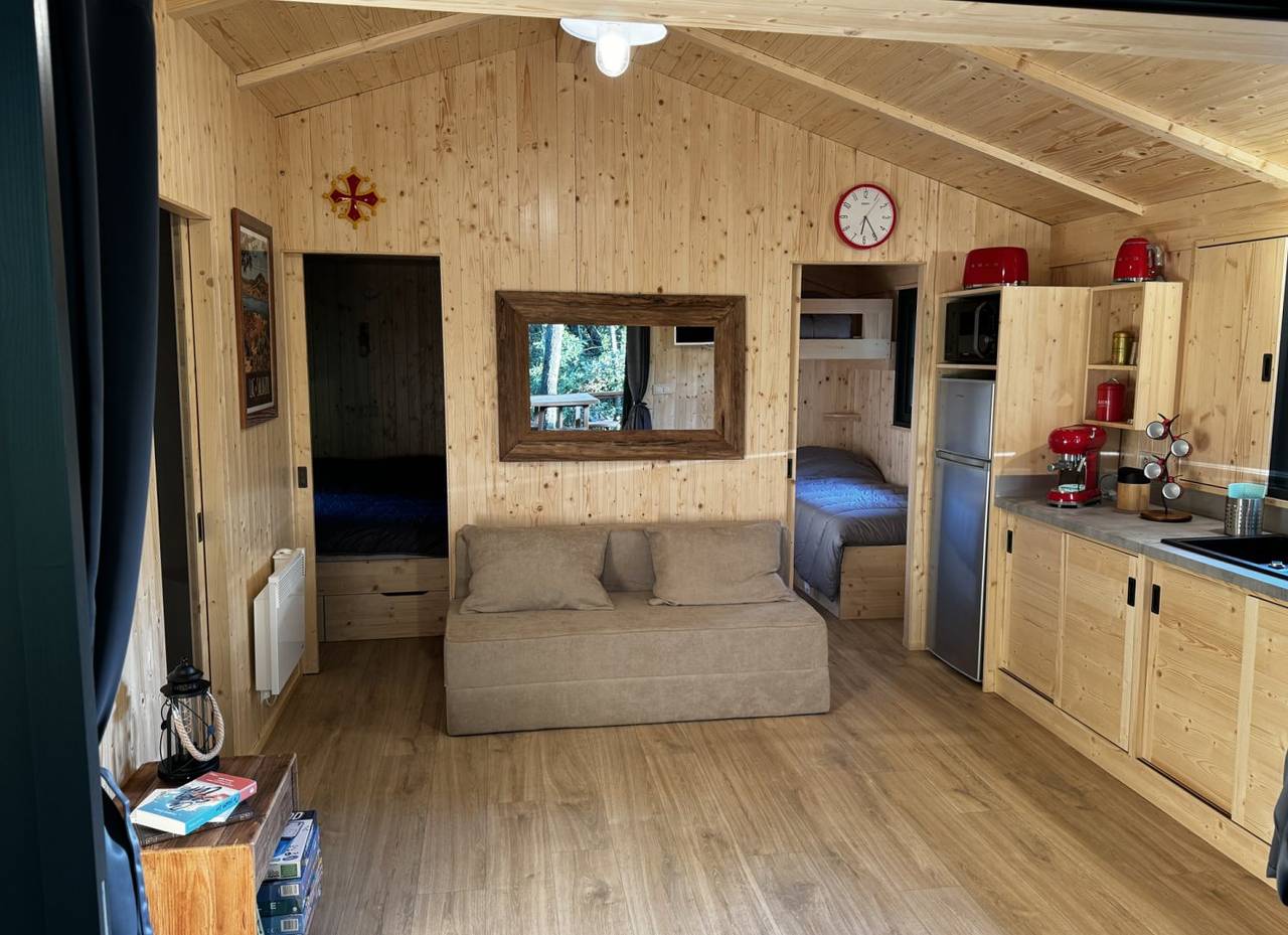 Cabanes en bois, gîtes locations saisonnières in Clermont-l'Hérault, Région de Lodève