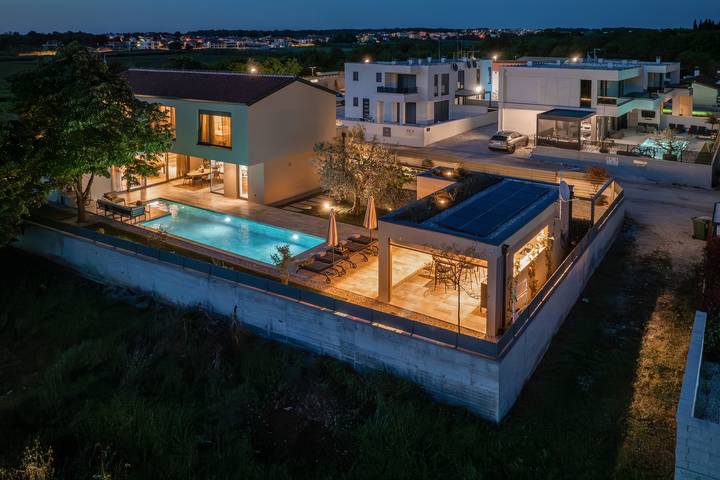 Villa voor 6 personen, with zwembad and tuin as well as terras in Novigrad