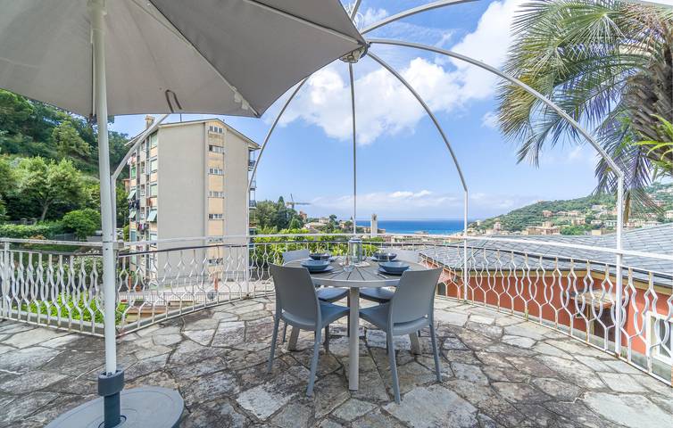 Appartamento intero, Appartamento Sunny Beach con A/C e parcheggio, a 500 m dalla spiaggia in Recco, Riviera di Levante