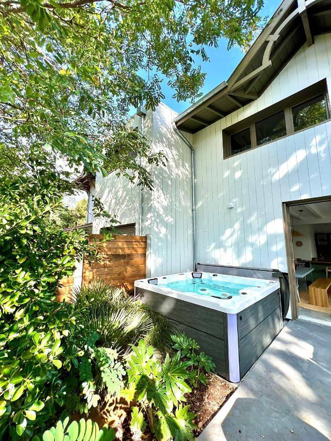 Location de vacances pour 8 personnes, avec jacuzzi ainsi que piscine et jardin dans Cazaux - 4