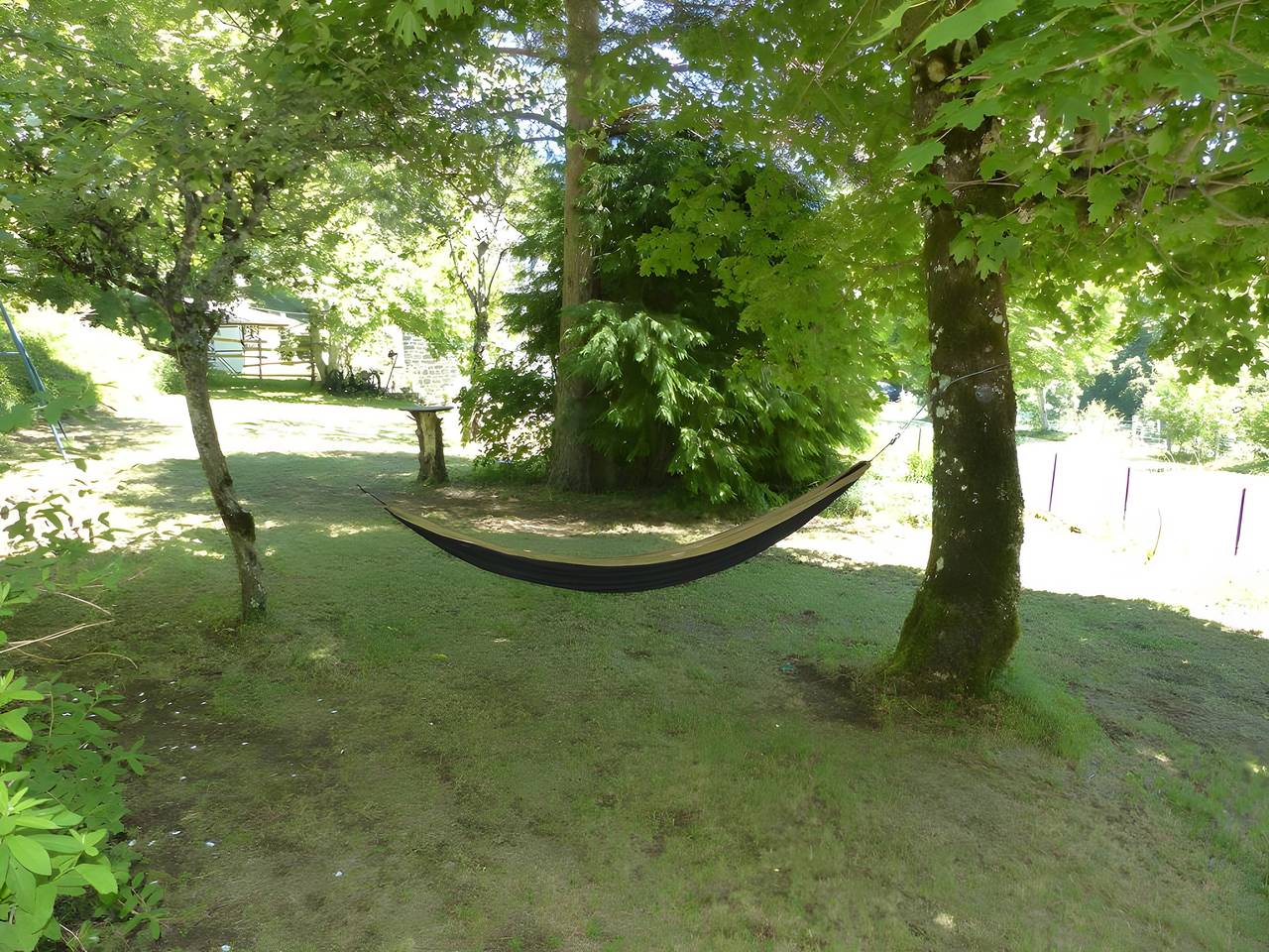 Maison de vacances 'La Villa des Papillons' avec vue montagne, terrasse privée et Wi-Fi in Laguiole, Parc naturel régional de l'Aubrac