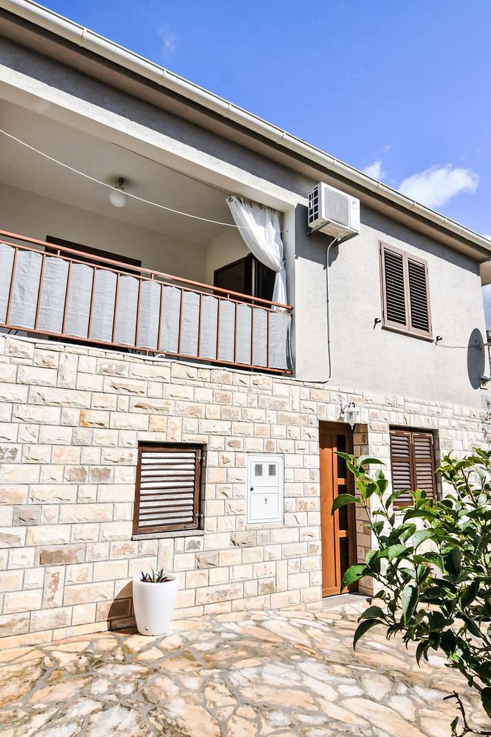 Ferienhaus für 7 Personen, mit Terrasse in Vinjerac