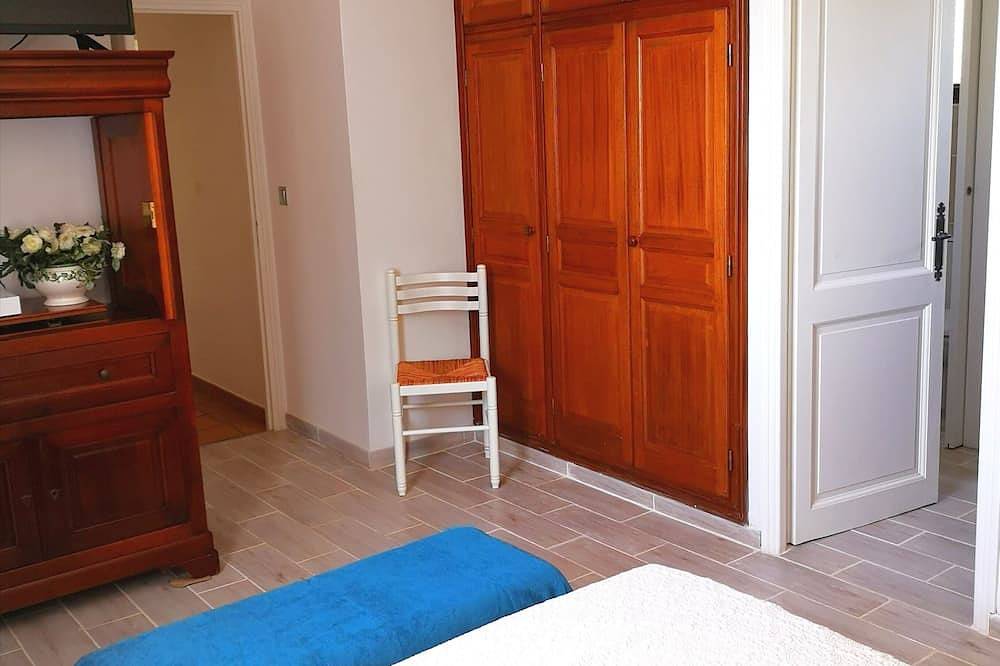 Air-Conditioned Villa With Heated Pool And Hot Tub in Aléria, Corte en omgeving