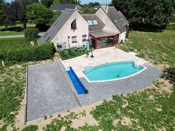 Gîte pour 15 personnes, avec vue ainsi que jardin et piscine, animaux acceptés à Fours