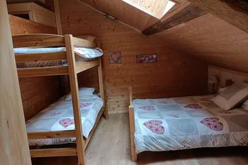 Gîte pour 15 personnes, avec terrasse à Giron