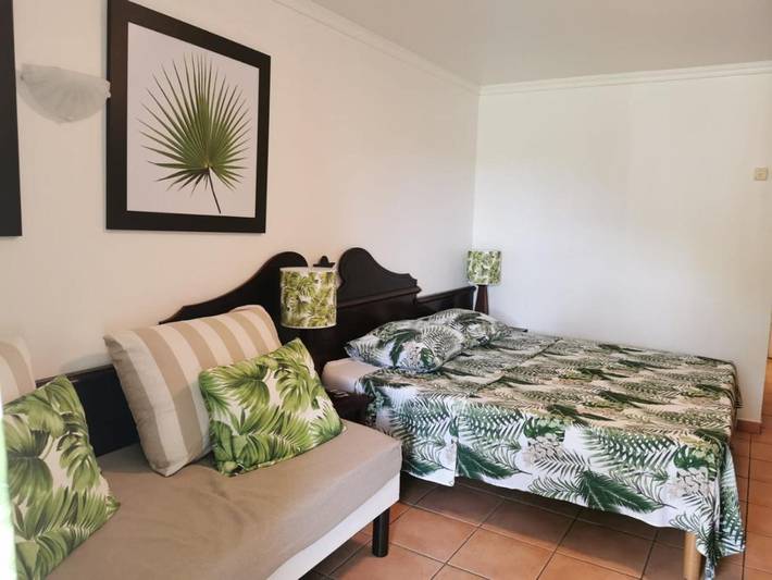 Appart’hôtel pour 3 personnes, avec terrasse ainsi que jardin et piscine