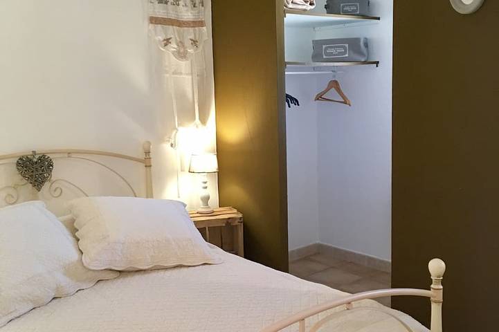 Gîte pour 4 personnes, avec piscine ainsi que terrasse et jardin à Maussane-les-Alpilles - 2