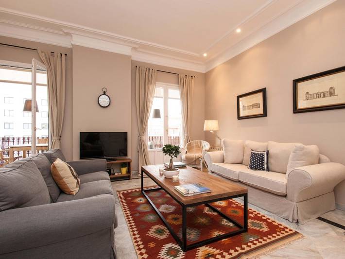Apartamento vacacional entero, Apartamento Superior De Tres Dormitorios Con Terraza in Centro Barcelona, Barcelona