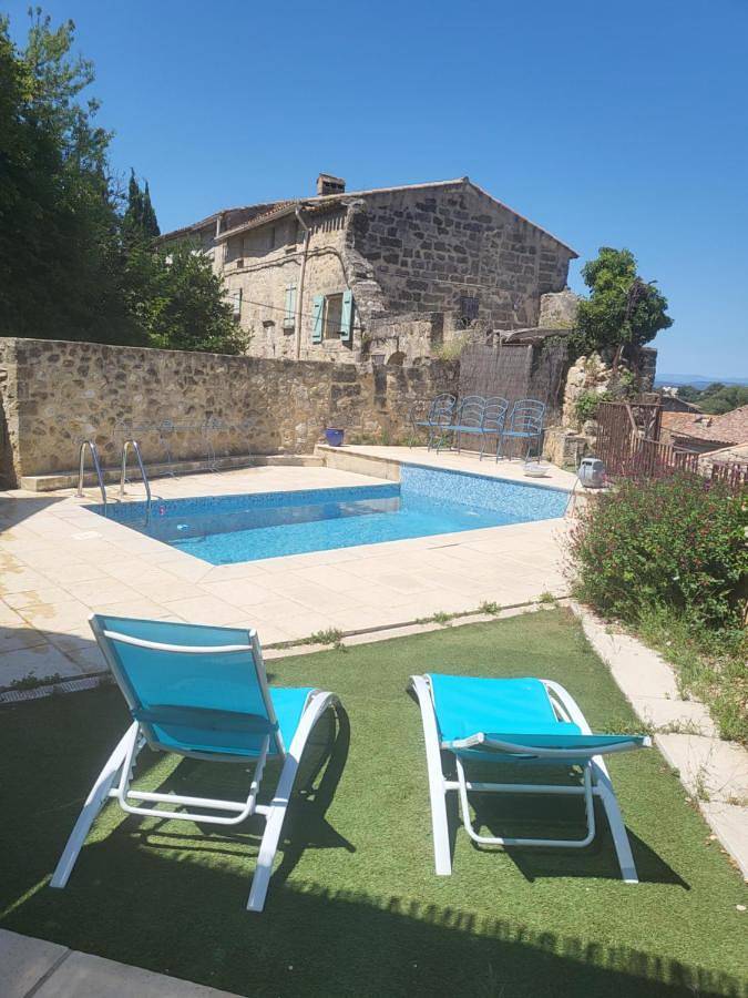 Location de vacances pour 2 personnes, avec piscine ainsi que vue et terrasse à Saint-Pons-de-Mauchiens - 3