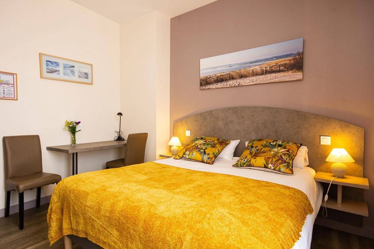 Twin Room in Saujon, Côte de Beauté